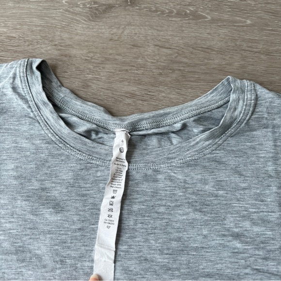 Lululemon Cates Tee Heathered Core Light Grey Size 4 - Picture 5 of 7